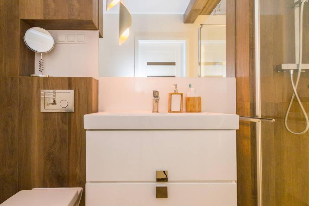 Sun House Apartment + Free Parking Wroclaw Exterior photo